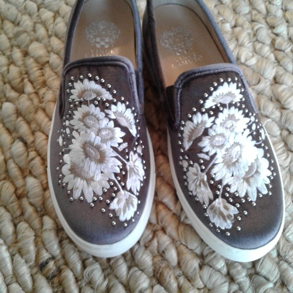 NIB VINCE CAMUTO SLIP ON SNEAKER - Picture 5 of 8